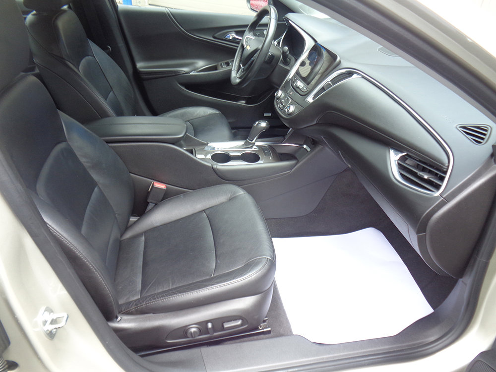 Used 2016 Chevrolet Malibu LT w/ Leather Package FWD image 10
