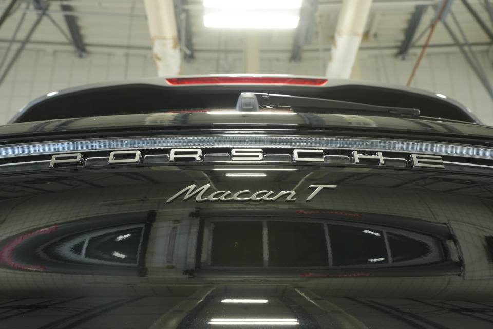 Certified 2026 Porsche Macan Turbo AWD/4WD image 38