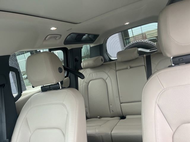 Used 2024 Land Rover Defender 110 S image 11