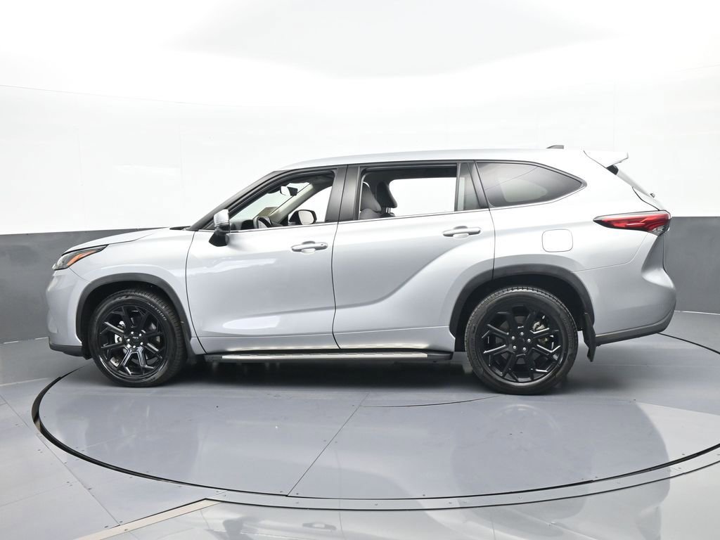 Used 2022 Toyota Highlander L image 3