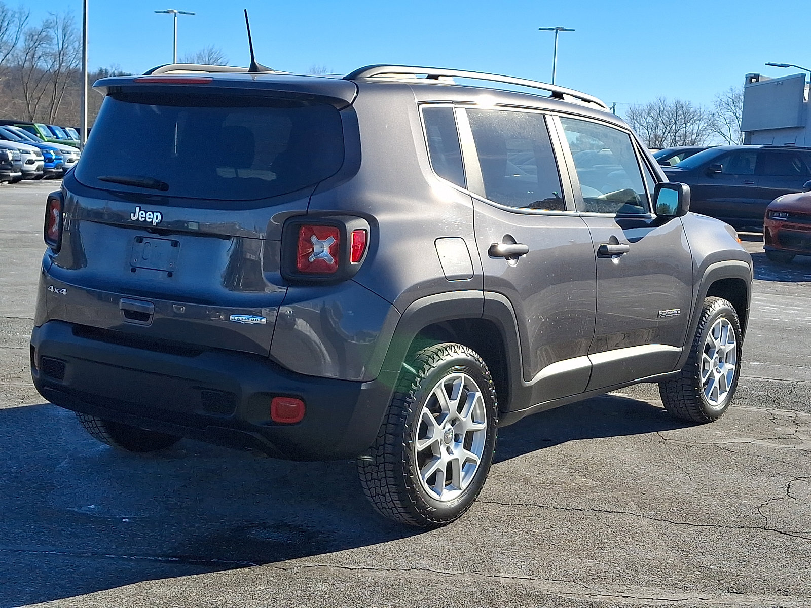 Used 2020 Jeep Renegade Latitude w/ Cold Weather Group AWD/4WD image 6