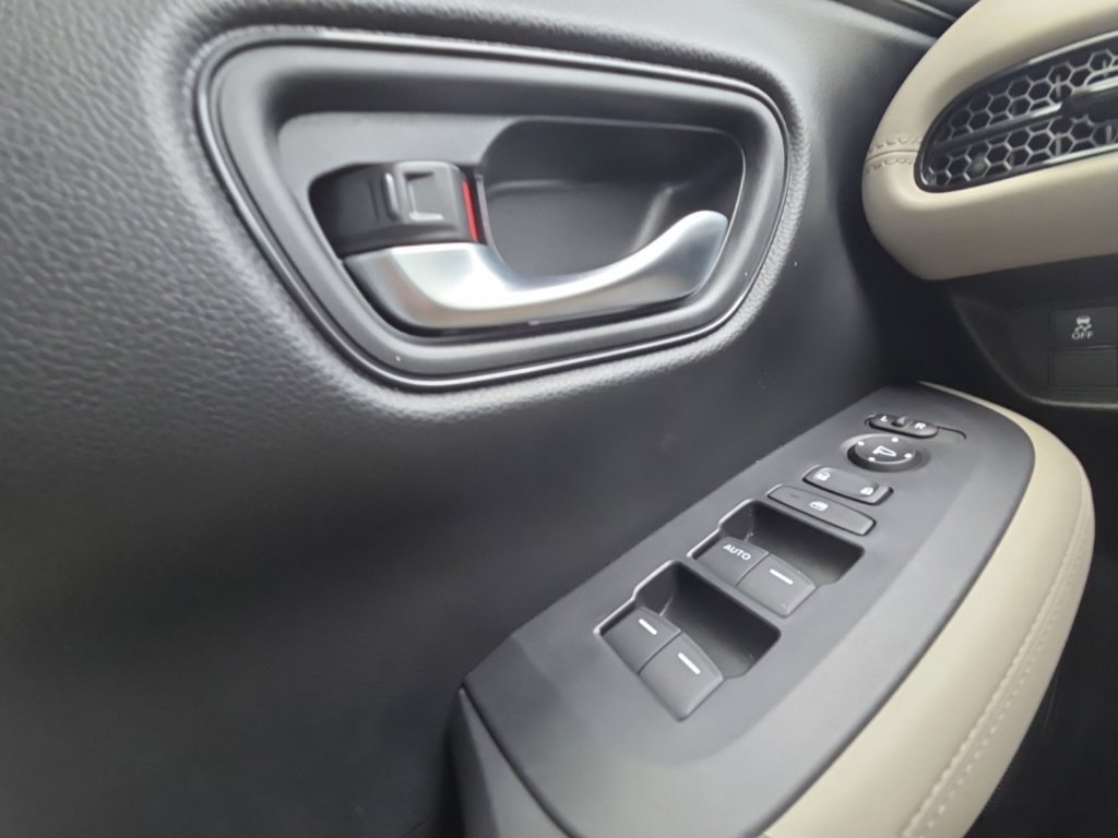 Used 2025 Honda HR-V LX image 24