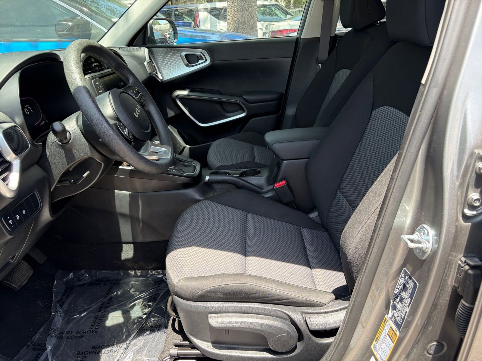 Used 2025 Kia Soul LX w/ LX Technology Package FWD image 24