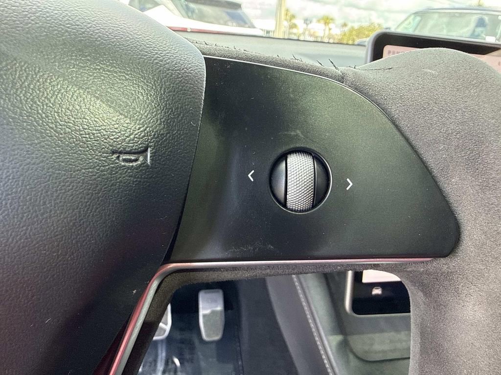 Used 2023 Tesla Model Y Long Range image 35