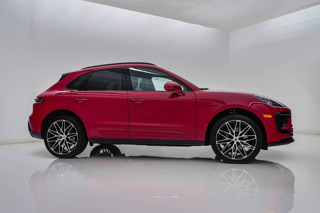 Certified 2026 Porsche Macan AWD/4WD image 9