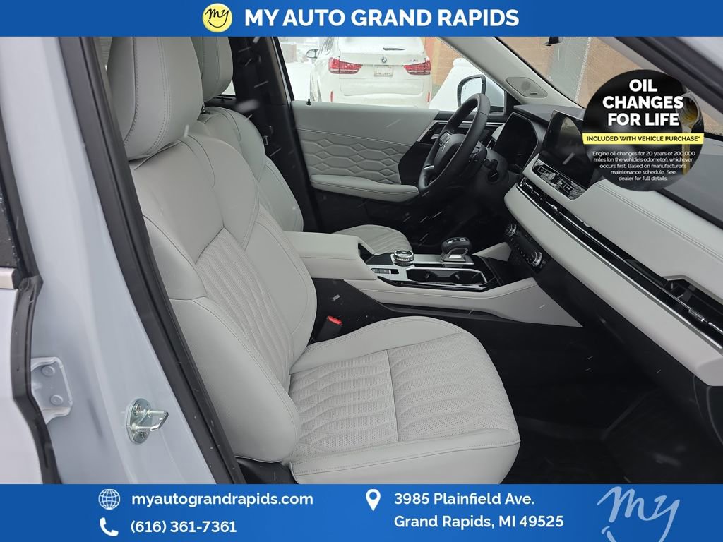 Used 2025 Mitsubishi Outlander SEL image 24