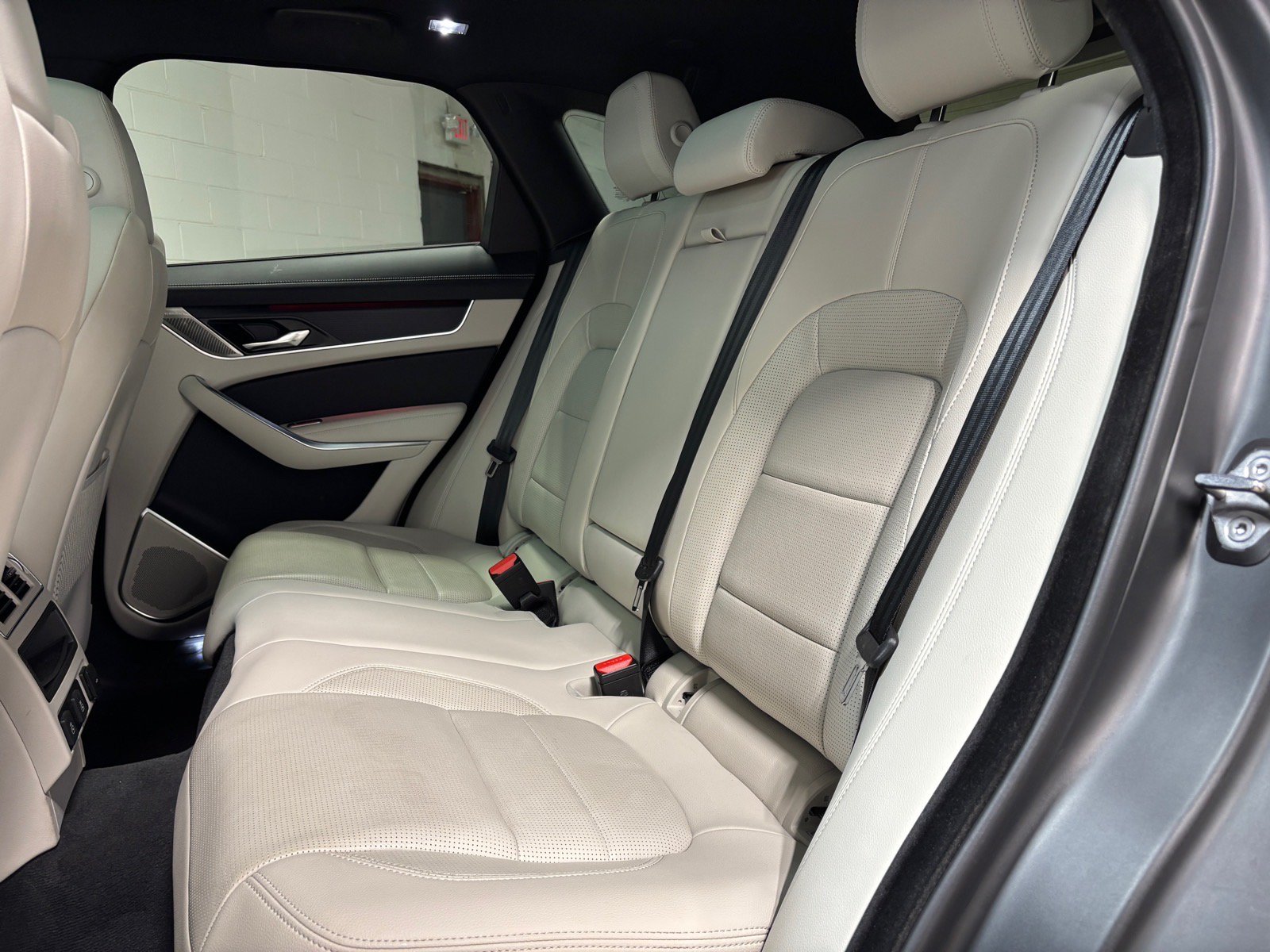 Used 2026 Jaguar F-PACE R-Dynamic S AWD/4WD image 29