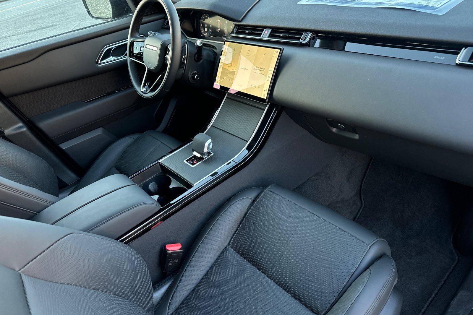 New 2024 Land Rover Range Rover Velar Dynamic HSE image 15