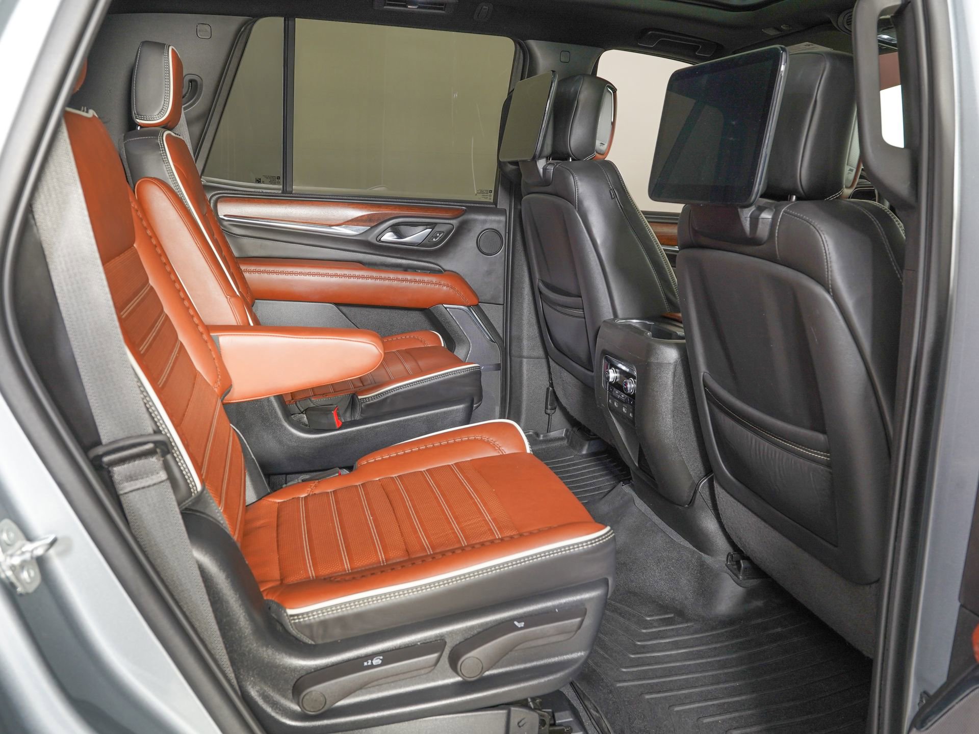 Used 2023 GMC Yukon Denali Ultimate AWD/4WD image 11