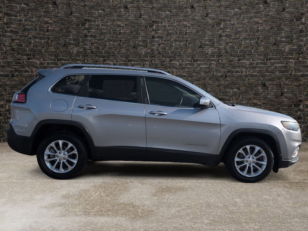 Used 2019 Jeep Cherokee Latitude w/ Popular Appearance Group FWD image 3