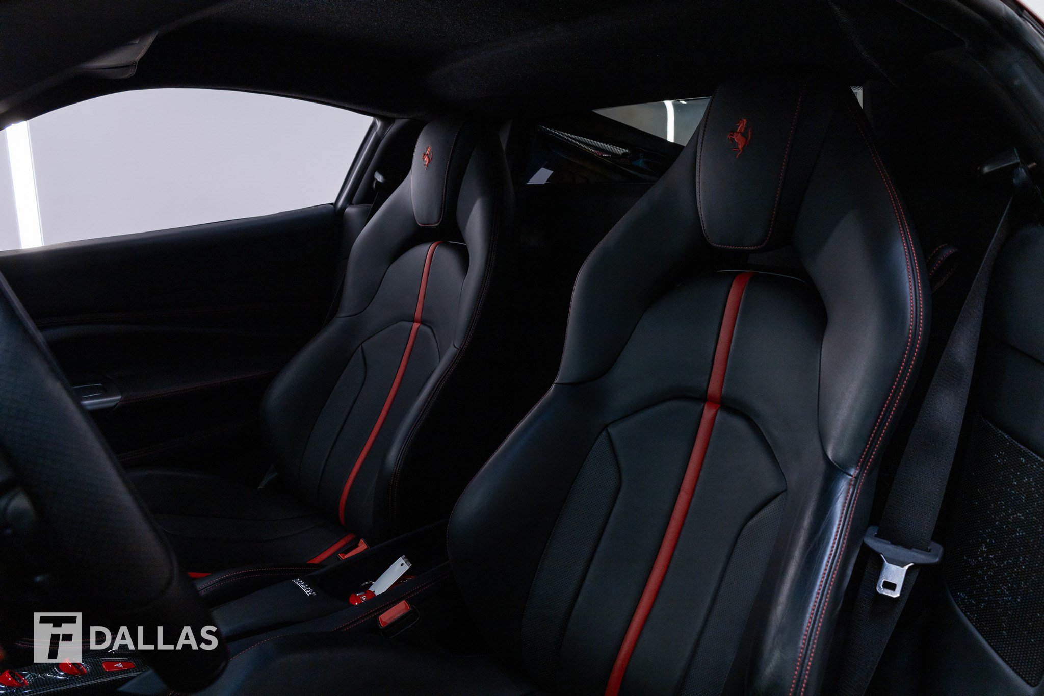 Used 2020 Ferrari F8 Tributo RWD image 3