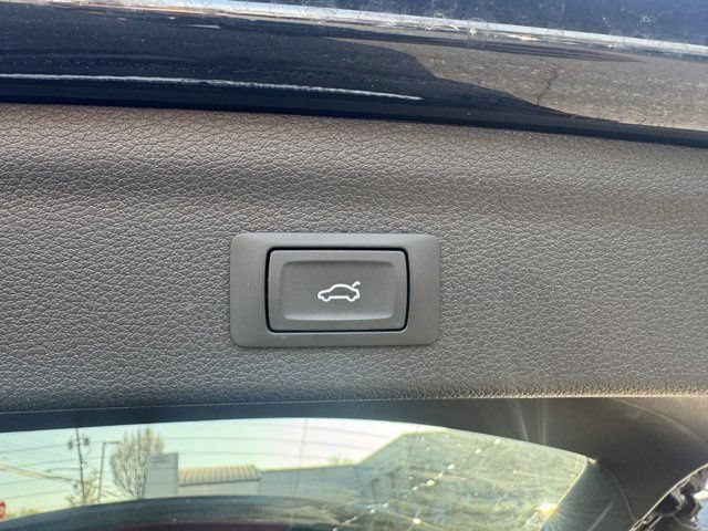 Certified 2025 Audi Q3 2.0T Premium AWD/4WD image 33
