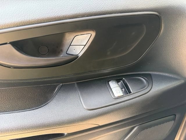 Used 2023 Mercedes-Benz Metris image 9