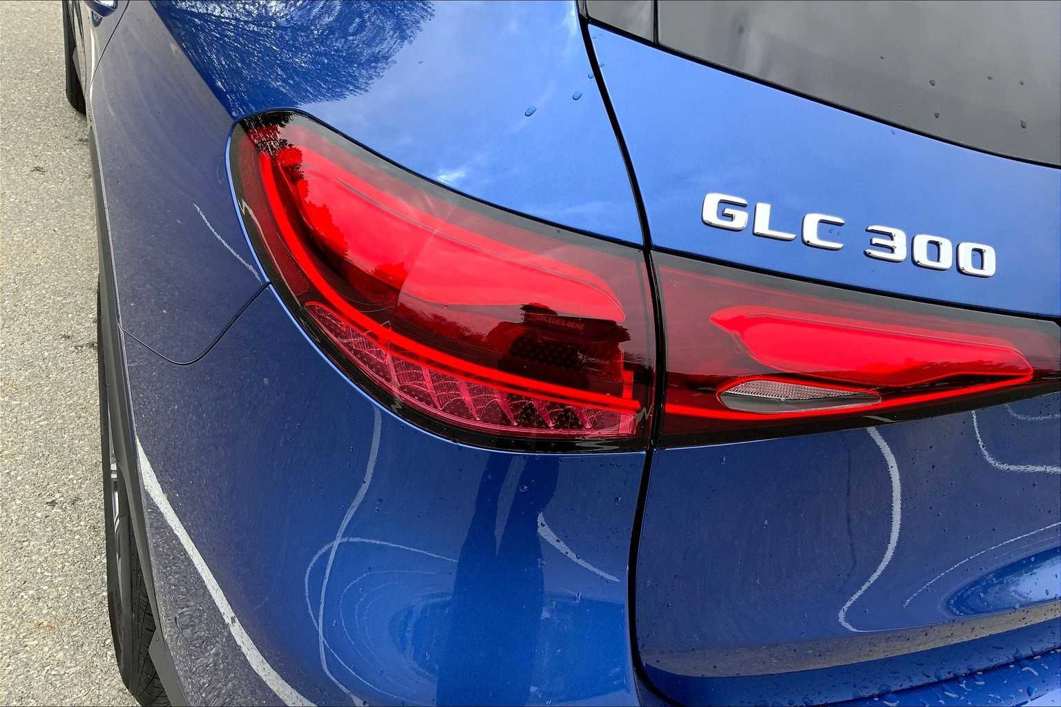 Certified 2025 Mercedes-Benz GLC 300 4MATIC image 18