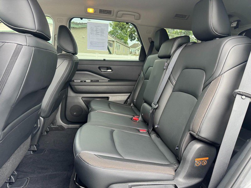 Used 2023 Nissan Pathfinder SL w/ Cargo Package AWD/4WD image 8