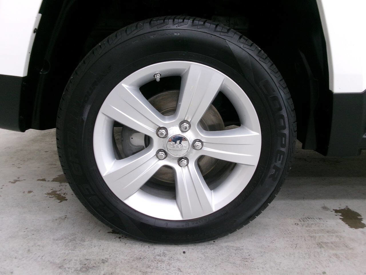 Used 2012 Jeep Patriot Latitude w/ Sun/Sound Group AWD/4WD image 3