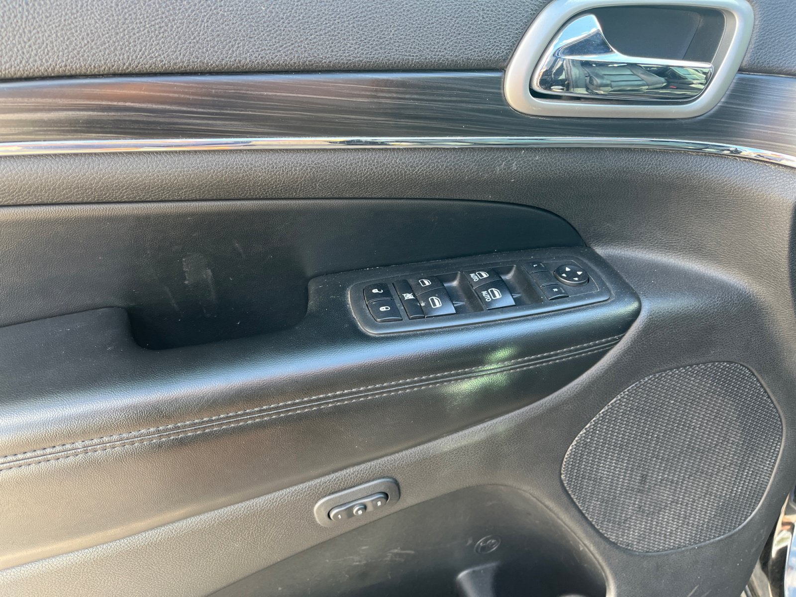 Used 2020 Jeep Grand Cherokee Limited w/ Premium Lighting Group RWD image 17