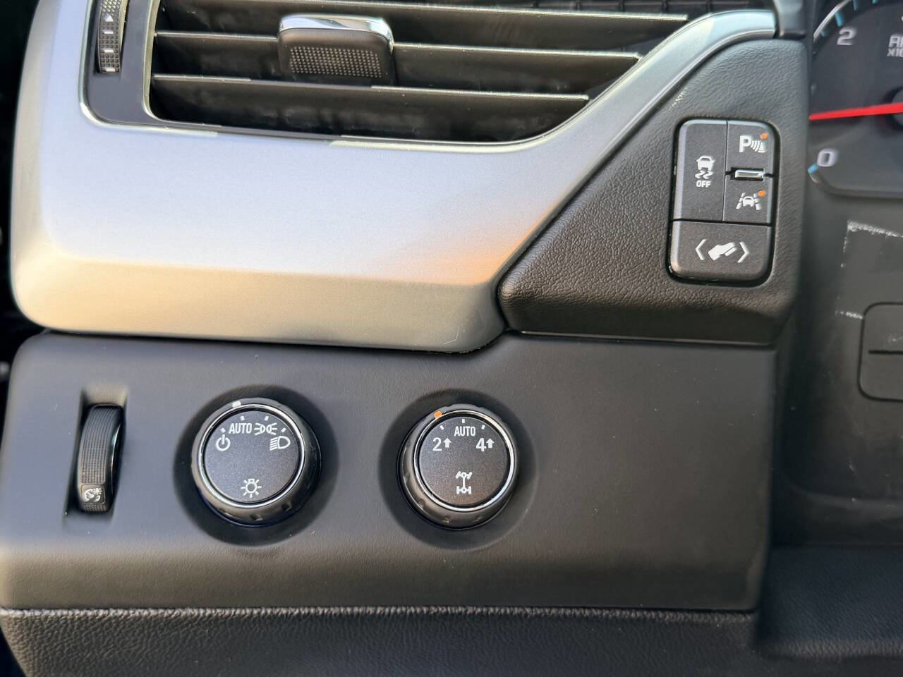 Used 2016 Chevrolet Suburban LT image 37