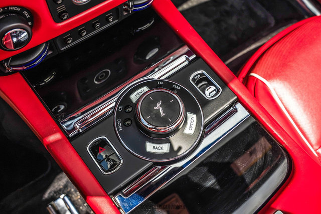 Used 2016 Rolls-Royce Dawn RWD image 32