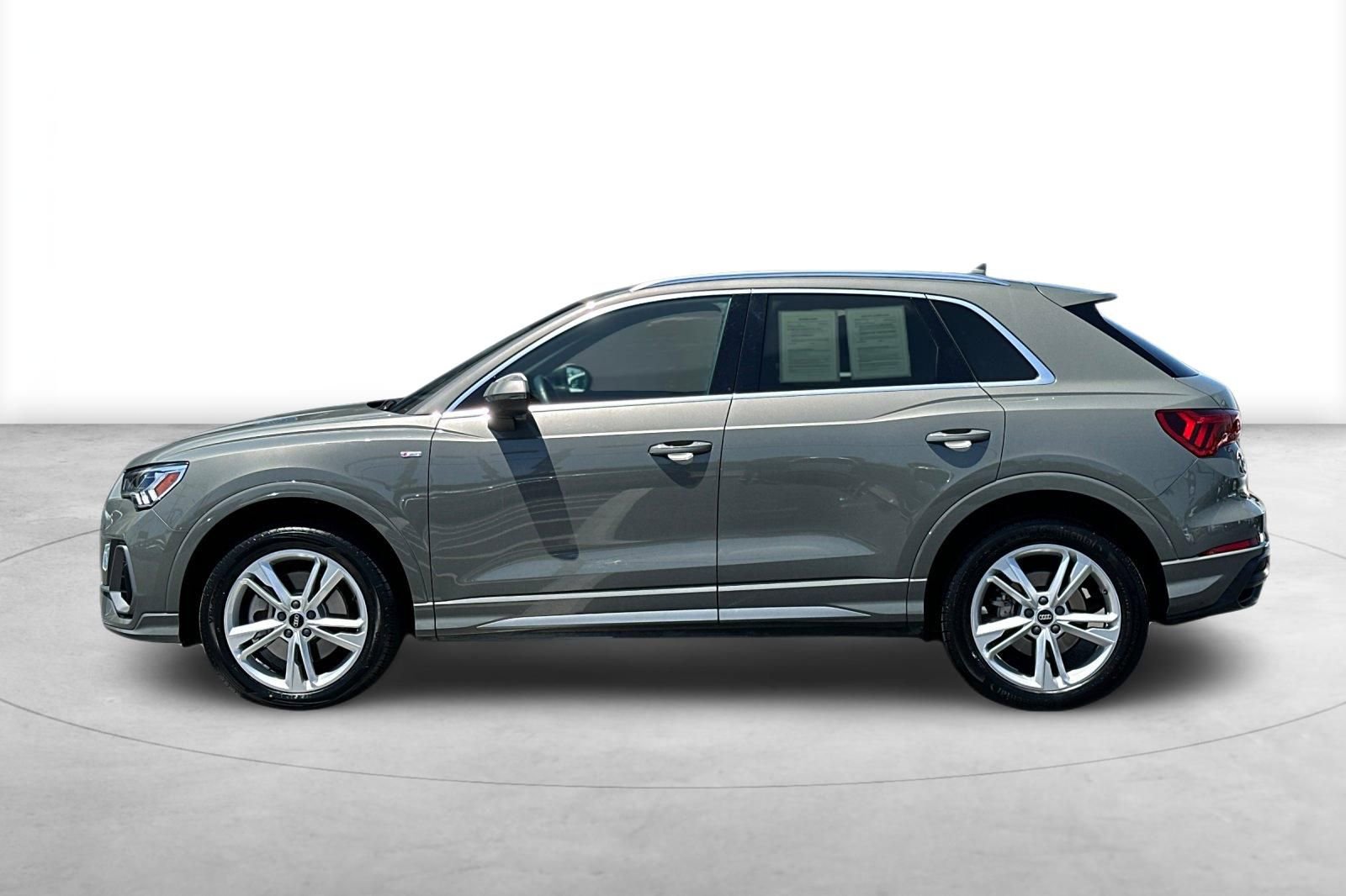 Used 2022 Audi Q3 2.0T Premium Plus w/ Premium Plus Package image 3
