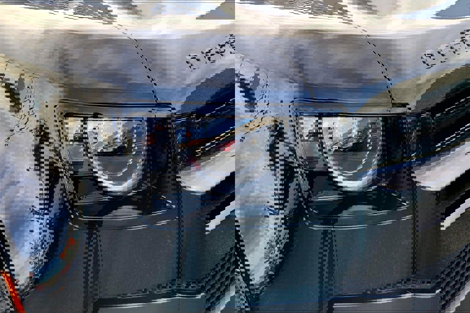 New 2026 Land Rover Defender 130 X-Dynamic SE image 16