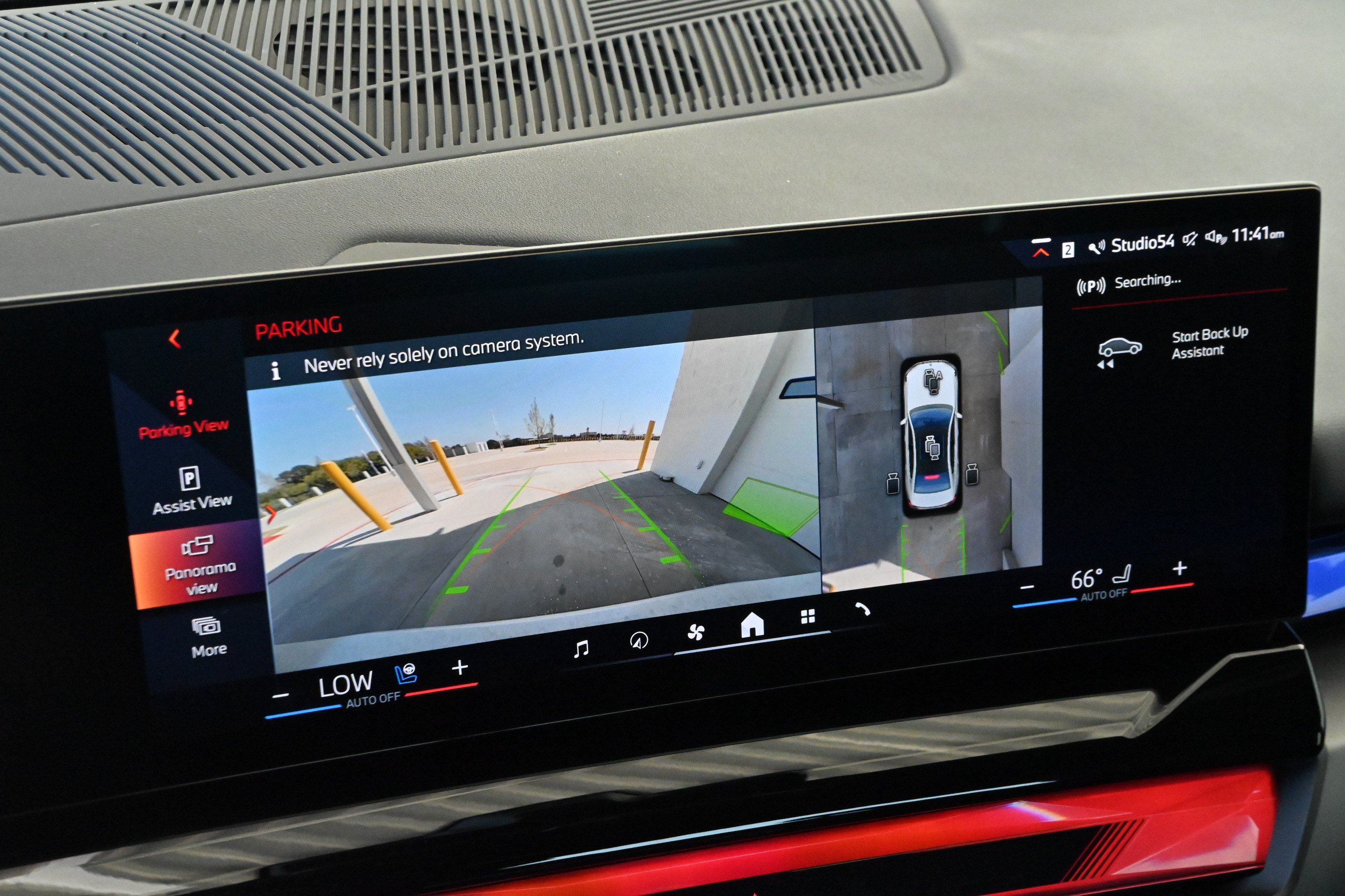 Used 2025 BMW i5 eDrive40i w/ Executive Package RWD image 18