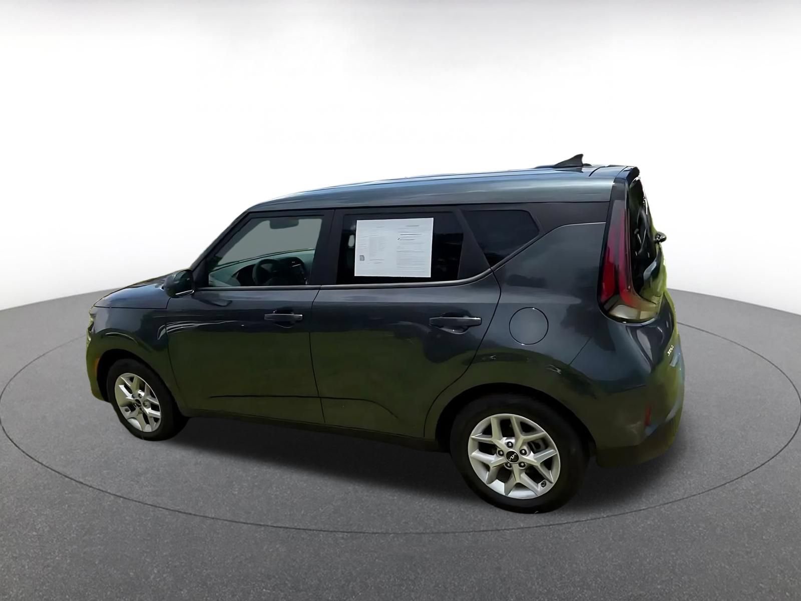 Used 2025 Kia Soul LX w/ LX Technology Package FWD image 9