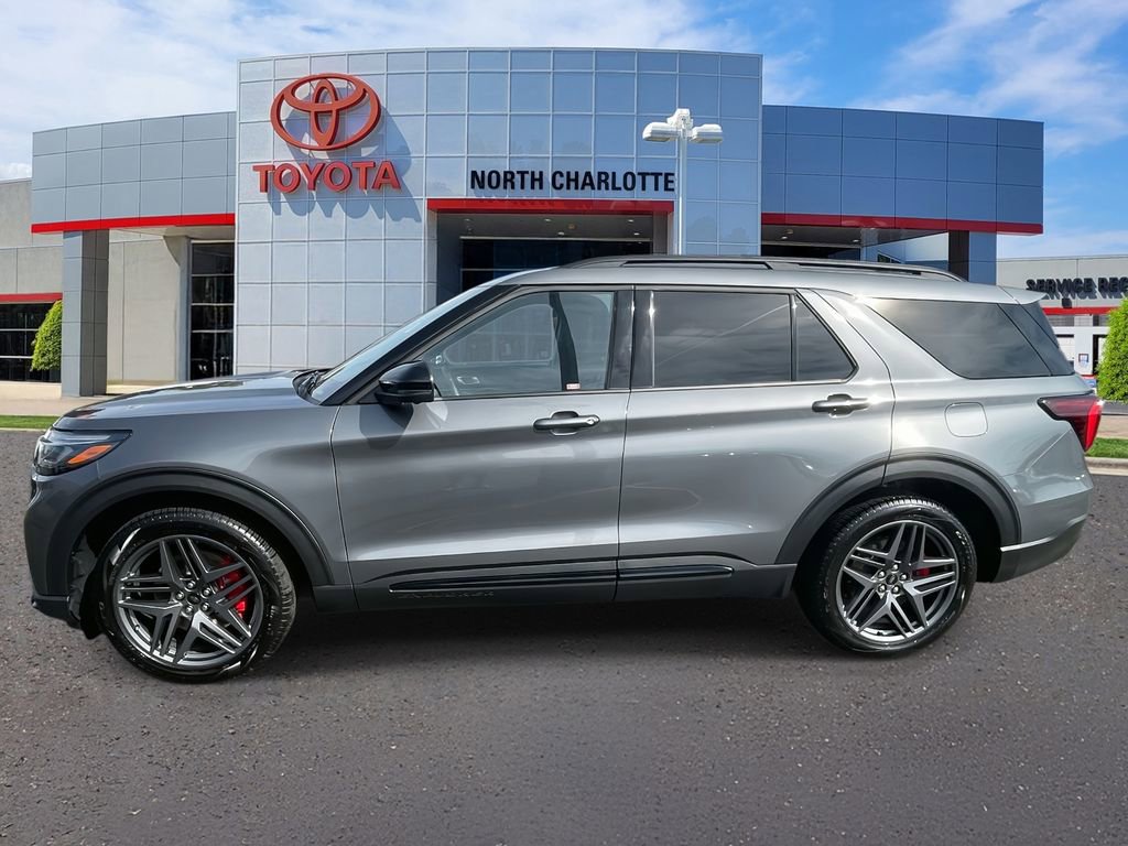 Used 2025 Ford Explorer ST w/ Sun And Sound Package image 7