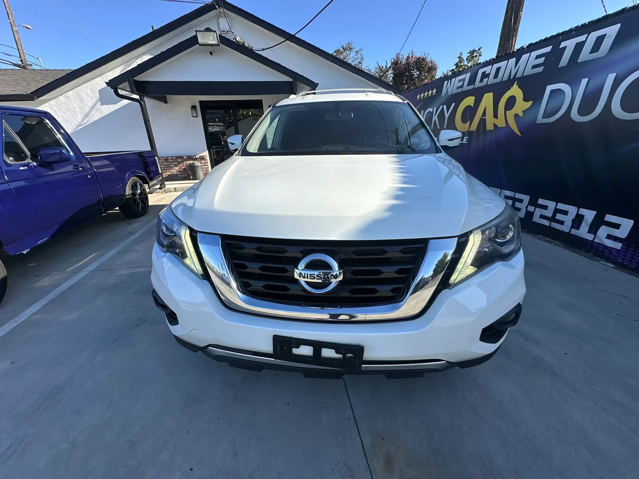 Used 2018 Nissan Pathfinder SV AWD/4WD image 15