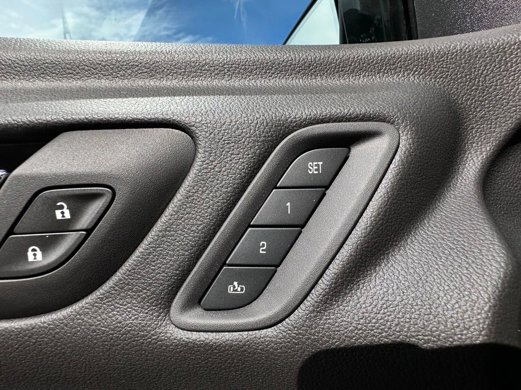 Used 2023 GMC Acadia AT4 w/ Technology Package AWD/4WD image 23