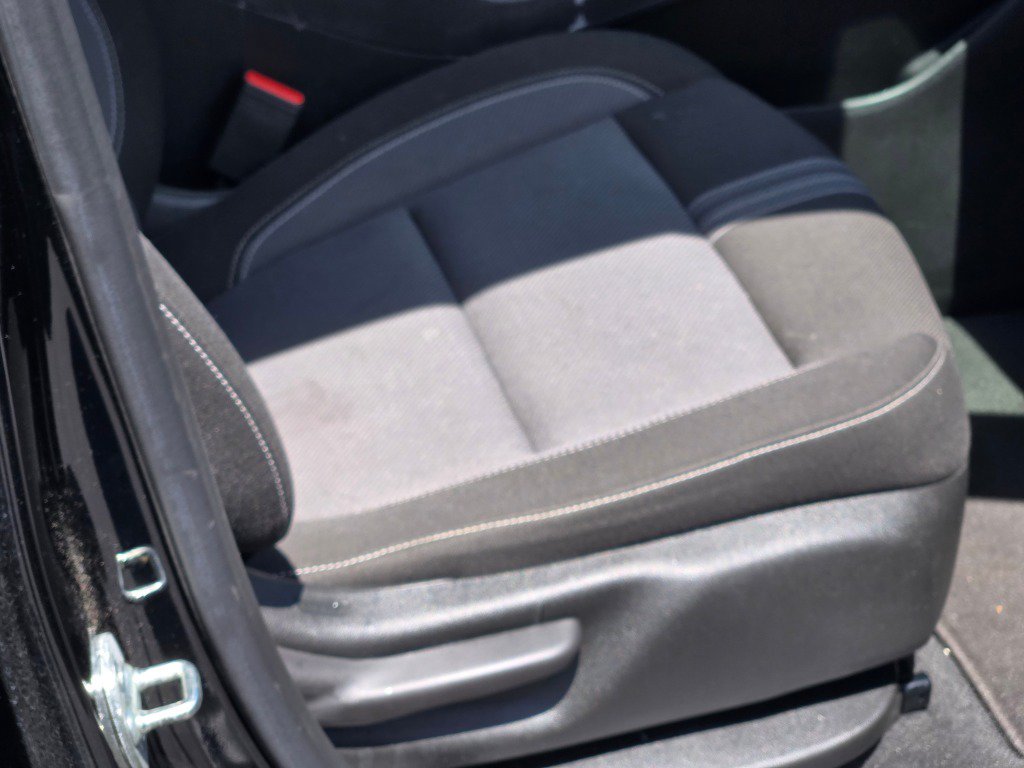 Used 2025 Chevrolet Blazer LT FWD image 8
