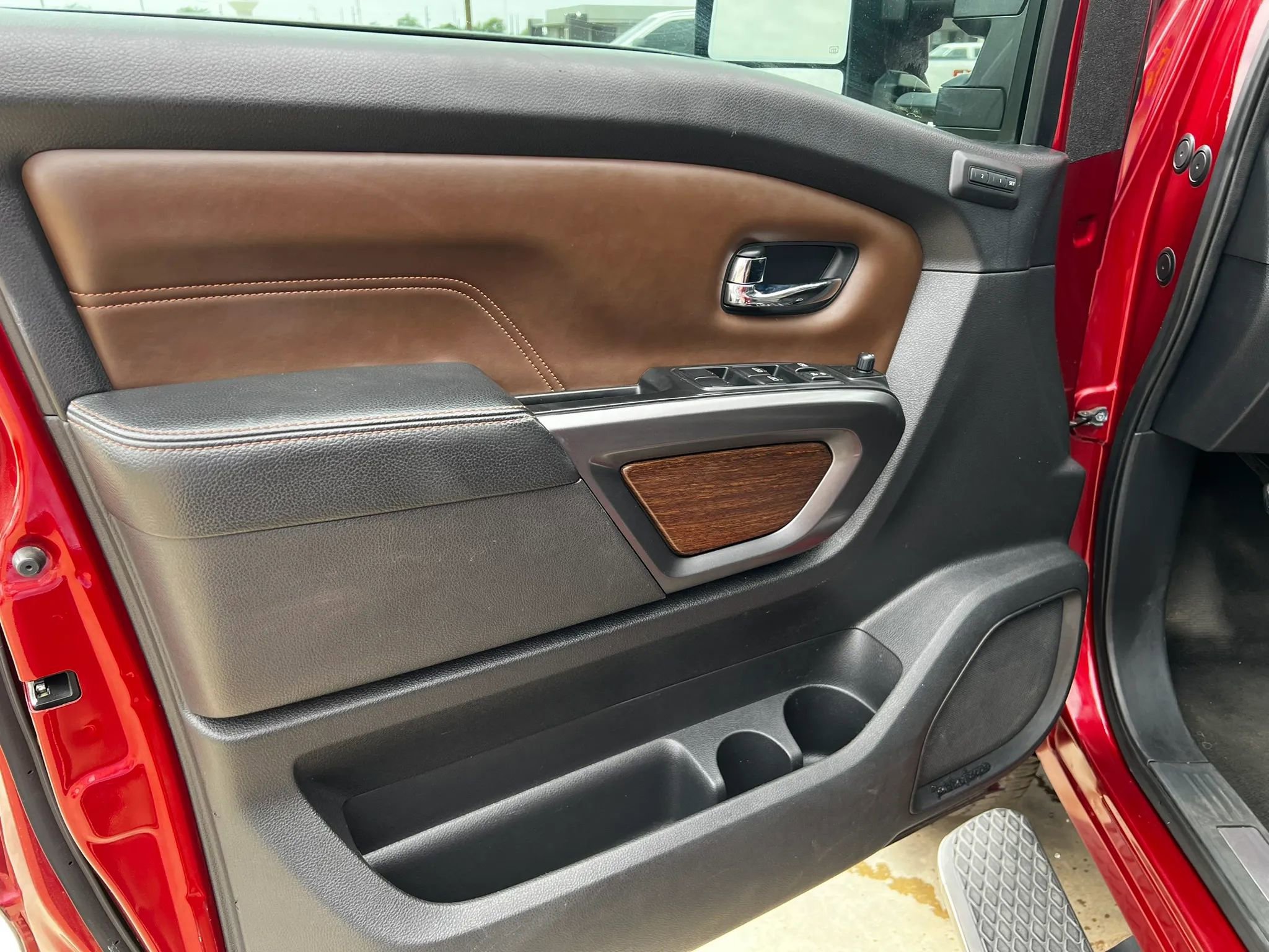 Used 2016 Nissan Titan Platinum Reserve RWD image 13