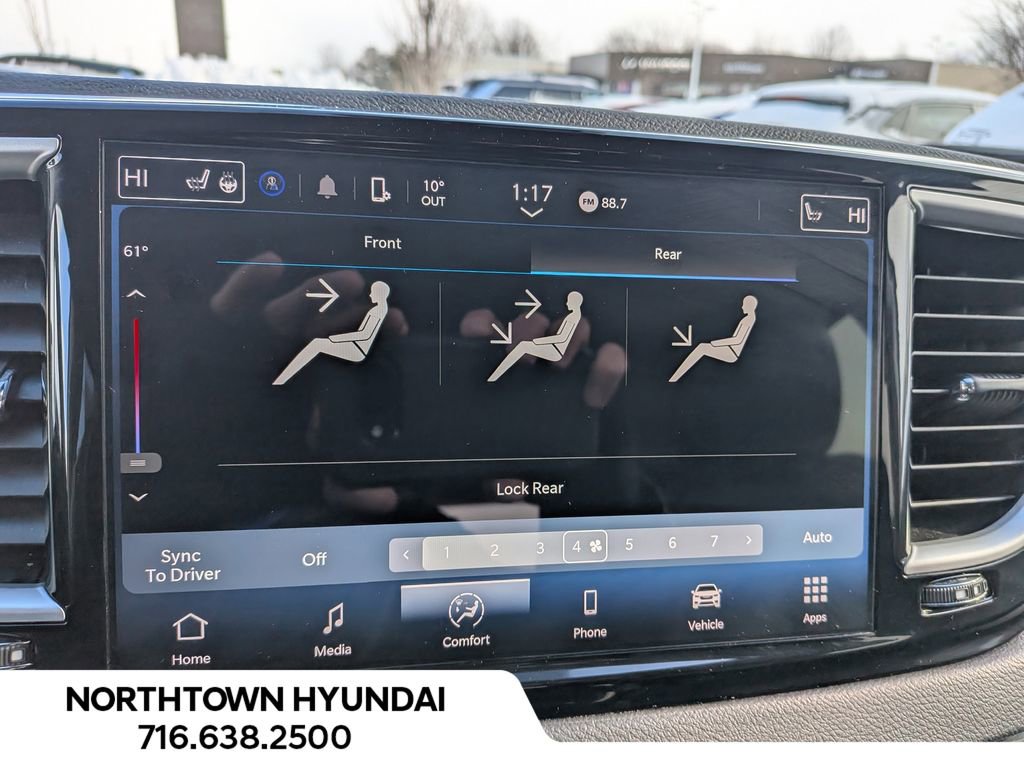 Used 2024 Chrysler Pacifica Touring-L image 23