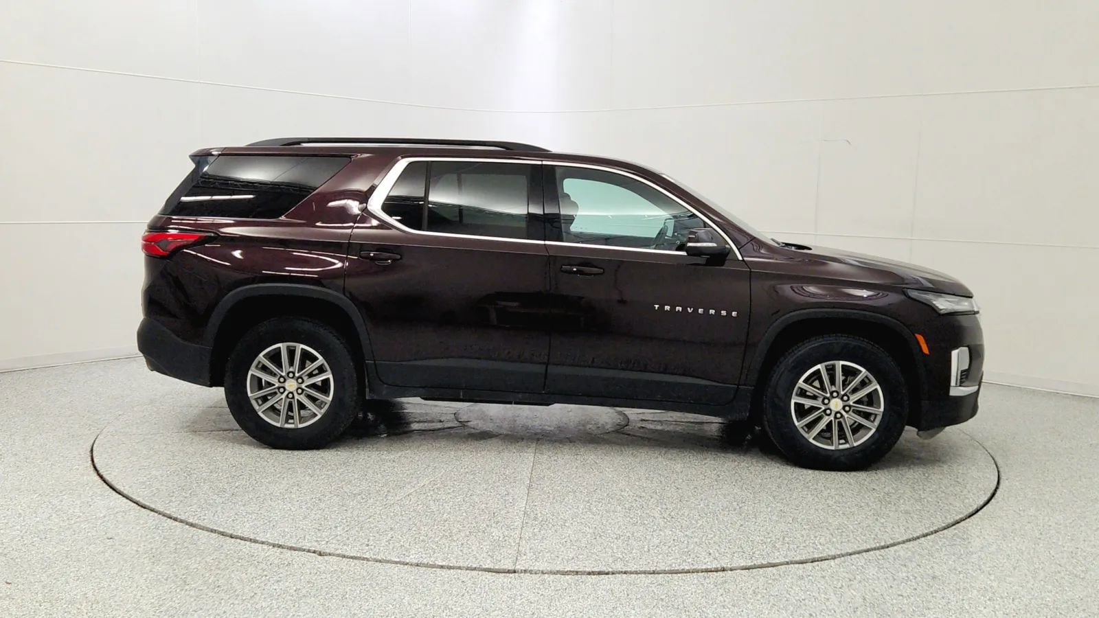 Used 2023 Chevrolet Traverse LT image 8