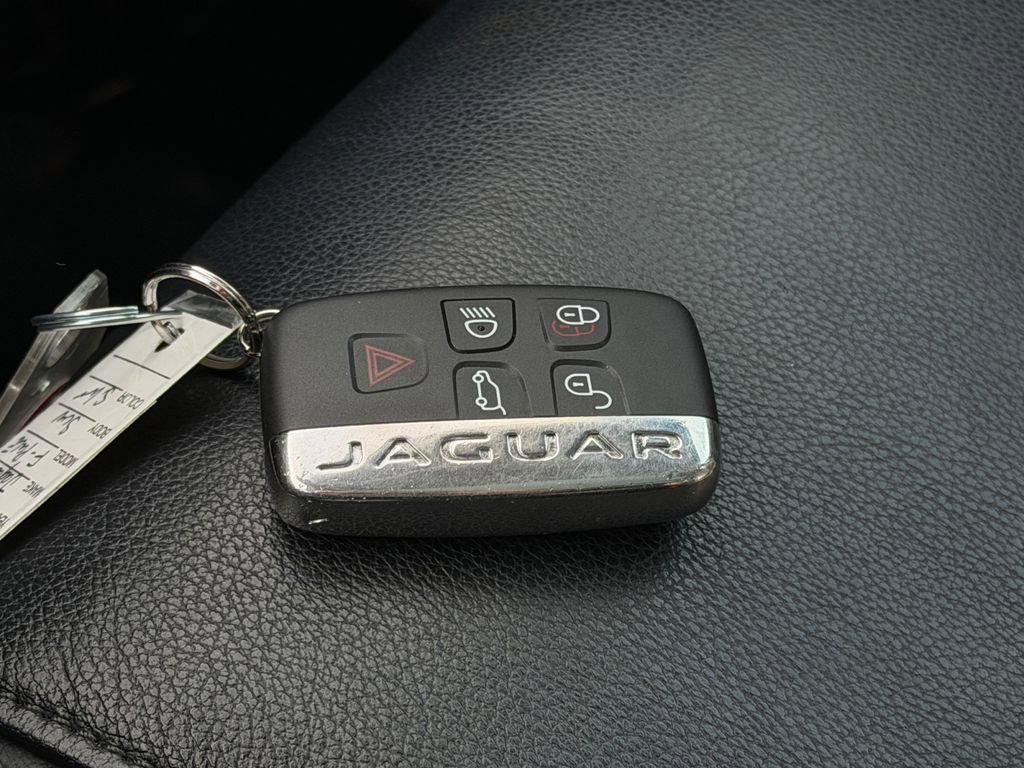 Used 2020 Jaguar F-PACE Prestige image 28