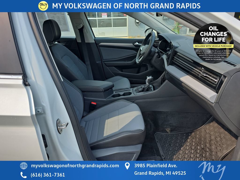 Used 2025 Volkswagen Jetta SE w/ Sunroof Package FWD image 25