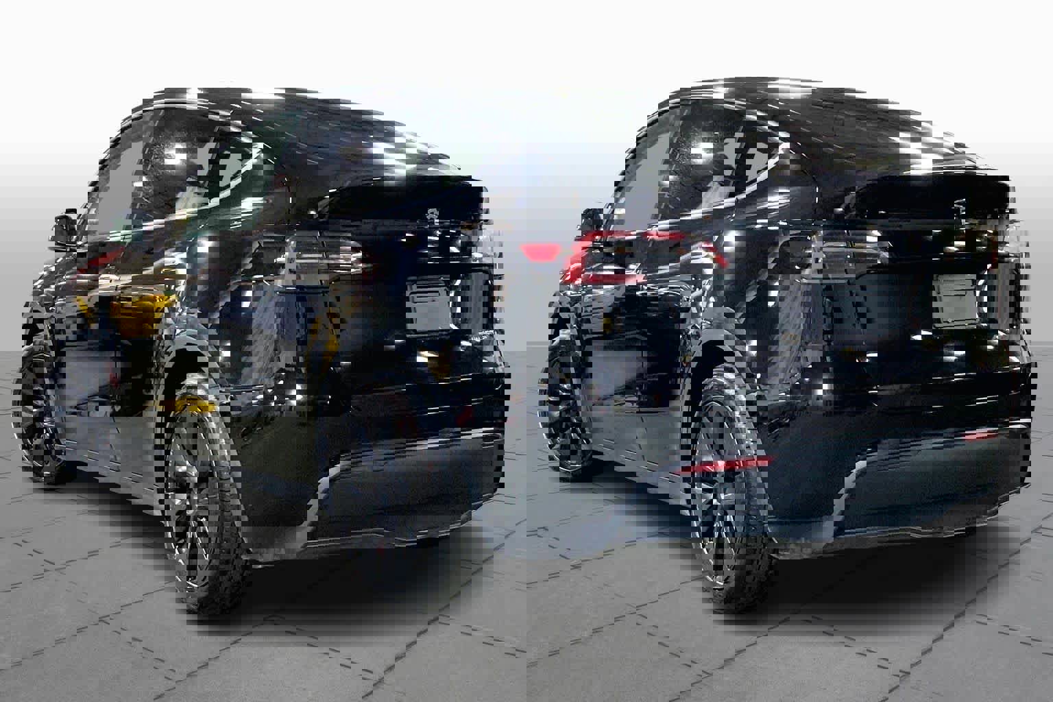 Used 2025 Tesla Model Y Long Range image 12