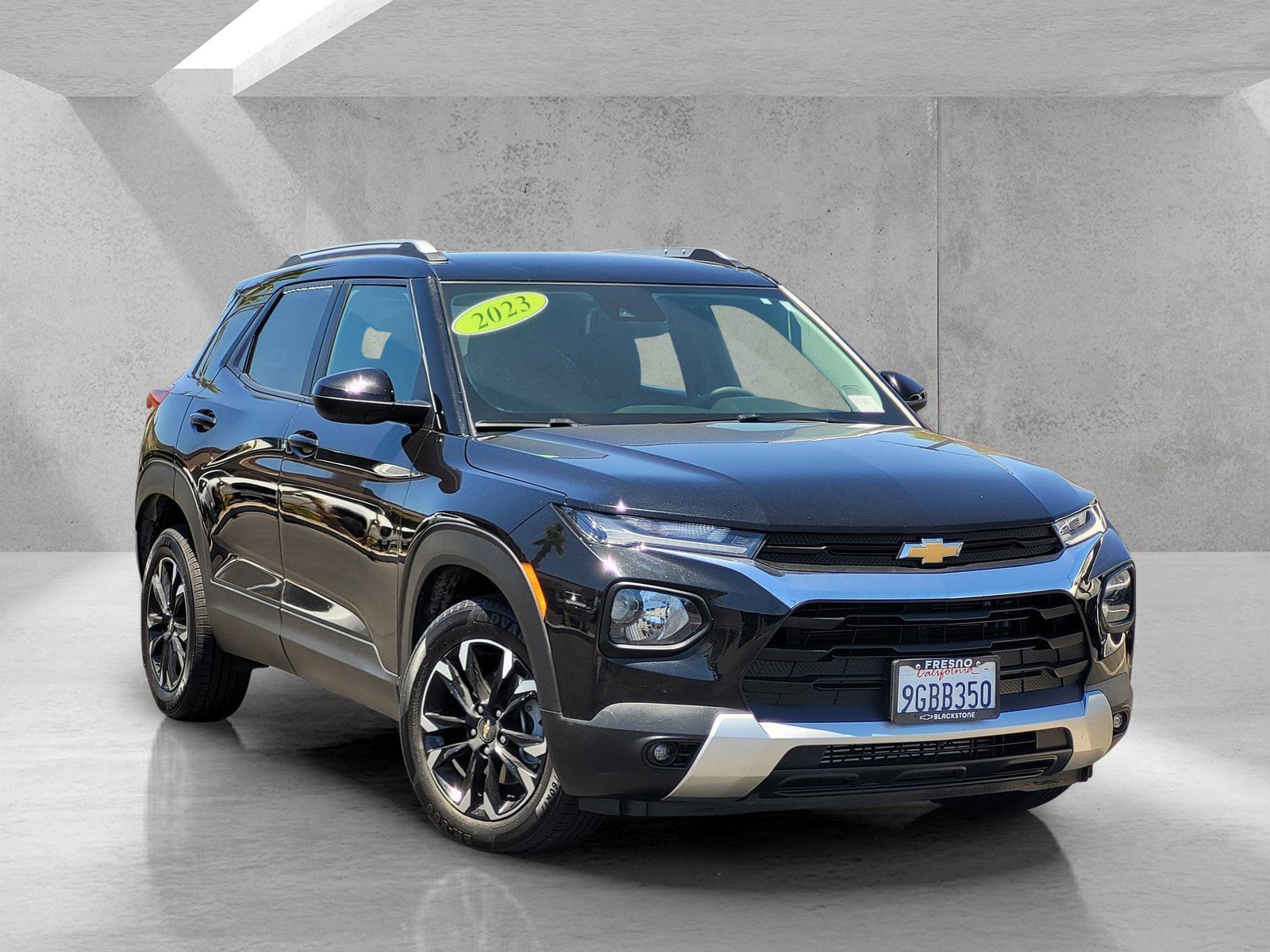 Used 2023 Chevrolet TrailBlazer LT FWD image 2