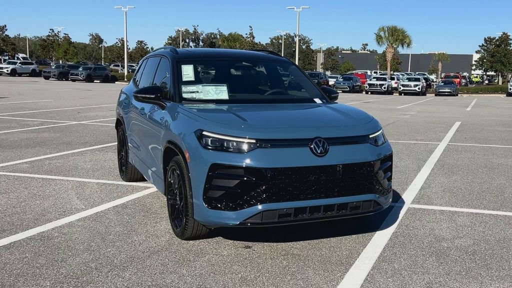 New 2026 Volkswagen Tiguan SE R-Line image 3