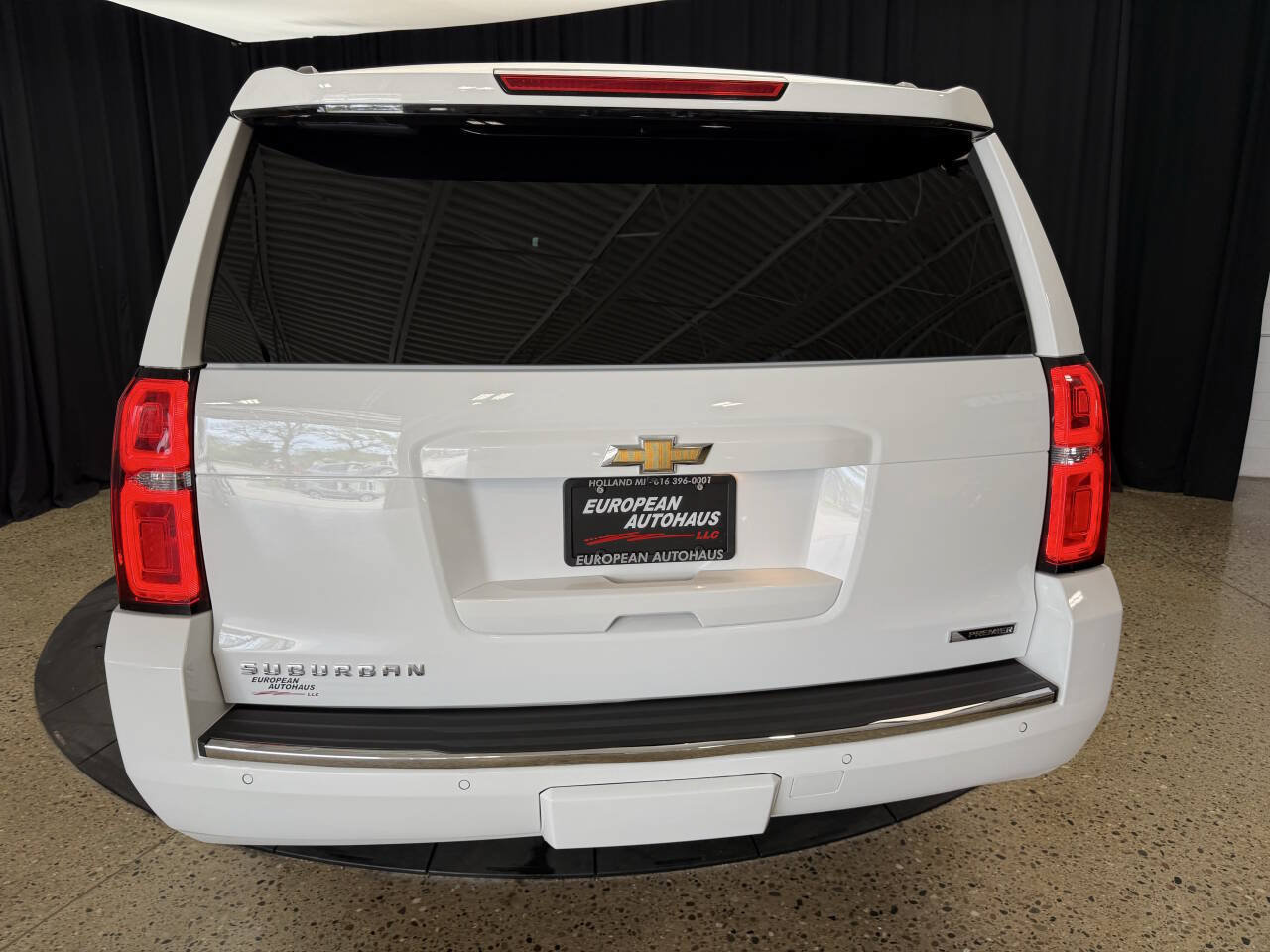 Used 2017 Chevrolet Suburban Premier AWD/4WD image 7