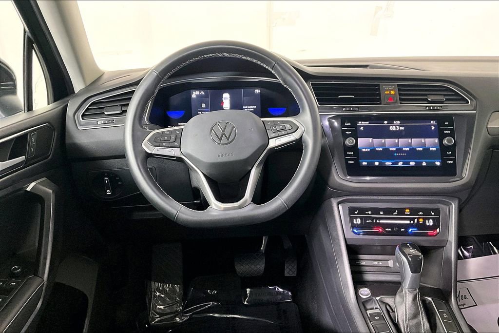 Used 2022 Volkswagen Tiguan SE image 5