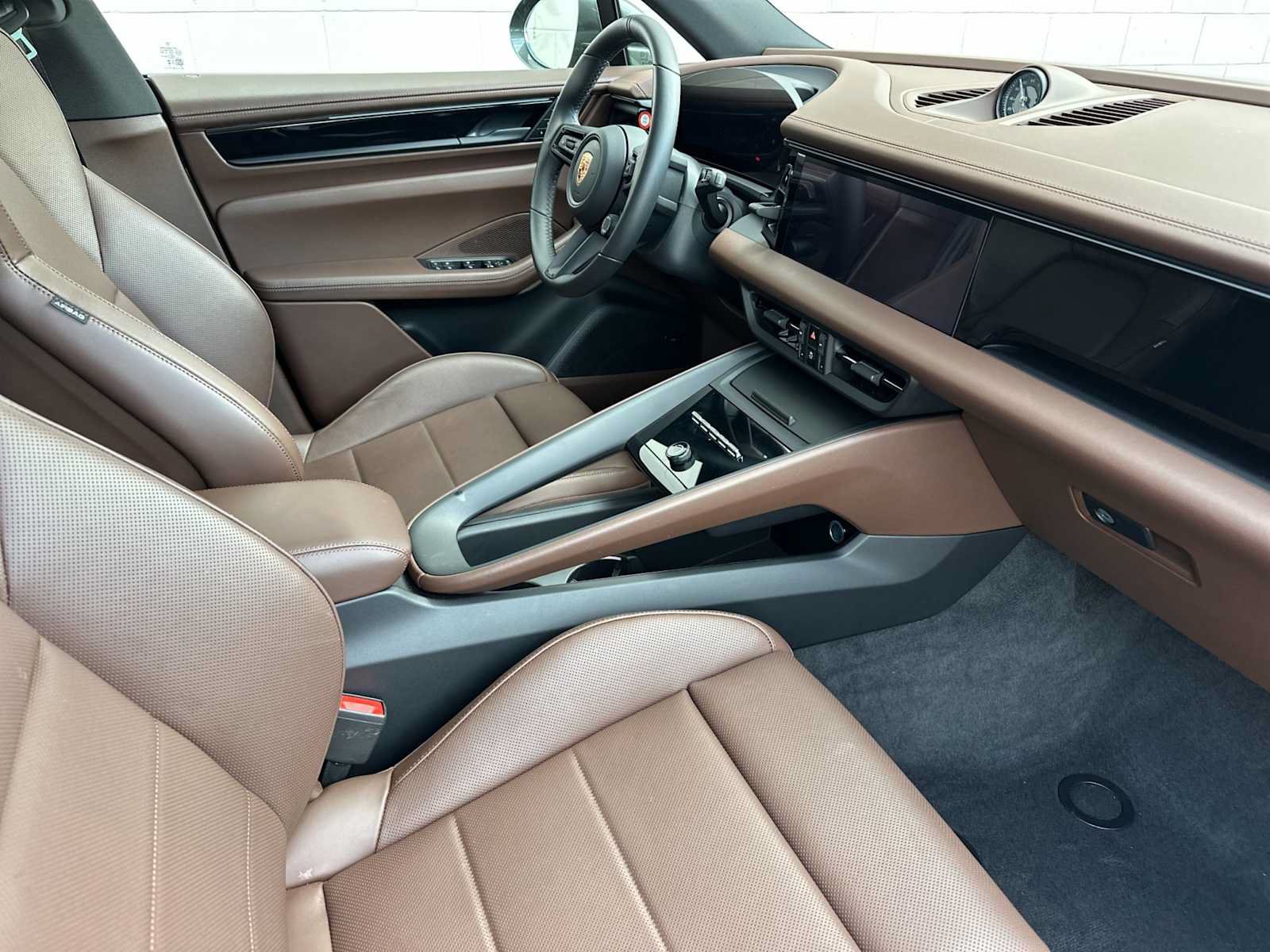 Certified 2025 Porsche Macan Electric RWD image 17