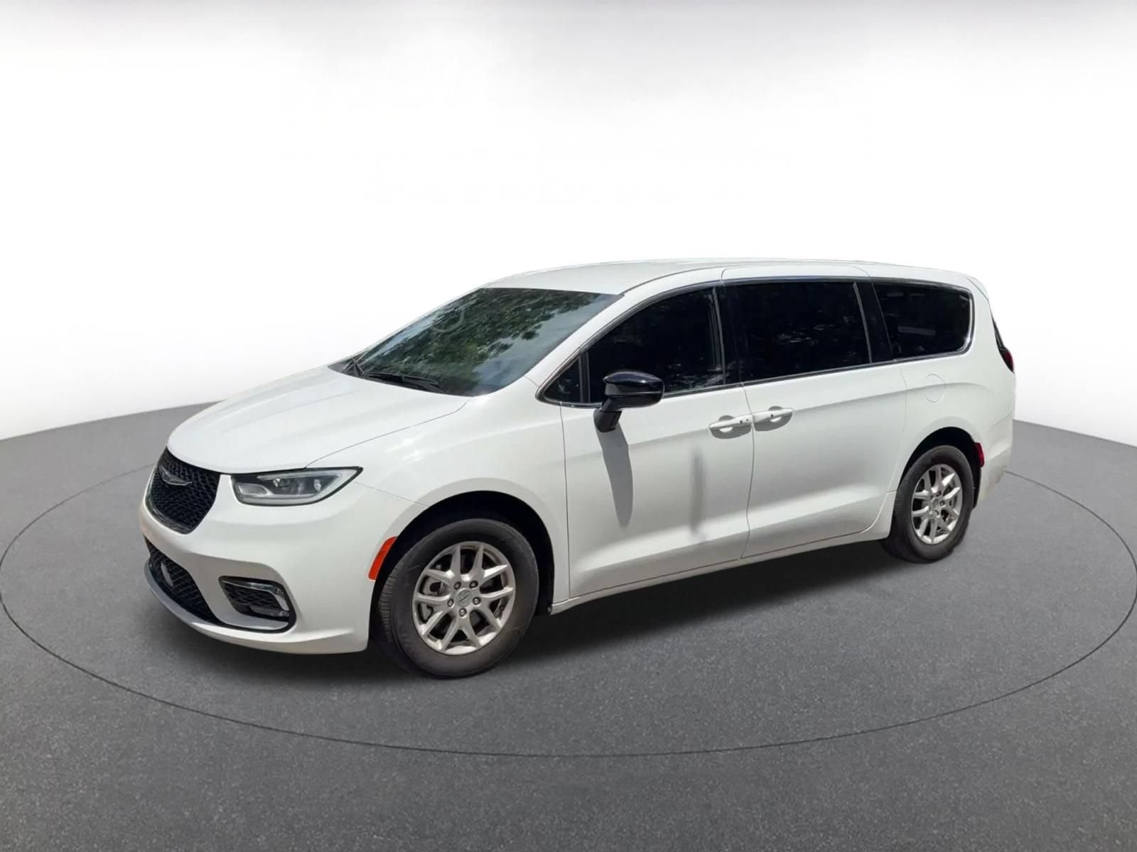 Used 2025 Chrysler Pacifica Select FWD image 7