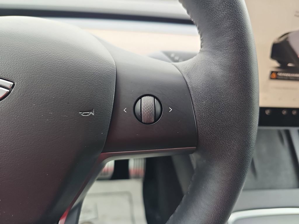 Used 2023 Tesla Model Y Long Range AWD/4WD image 23