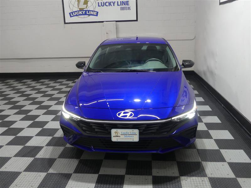Used 2025 Hyundai Elantra Sport FWD image 3