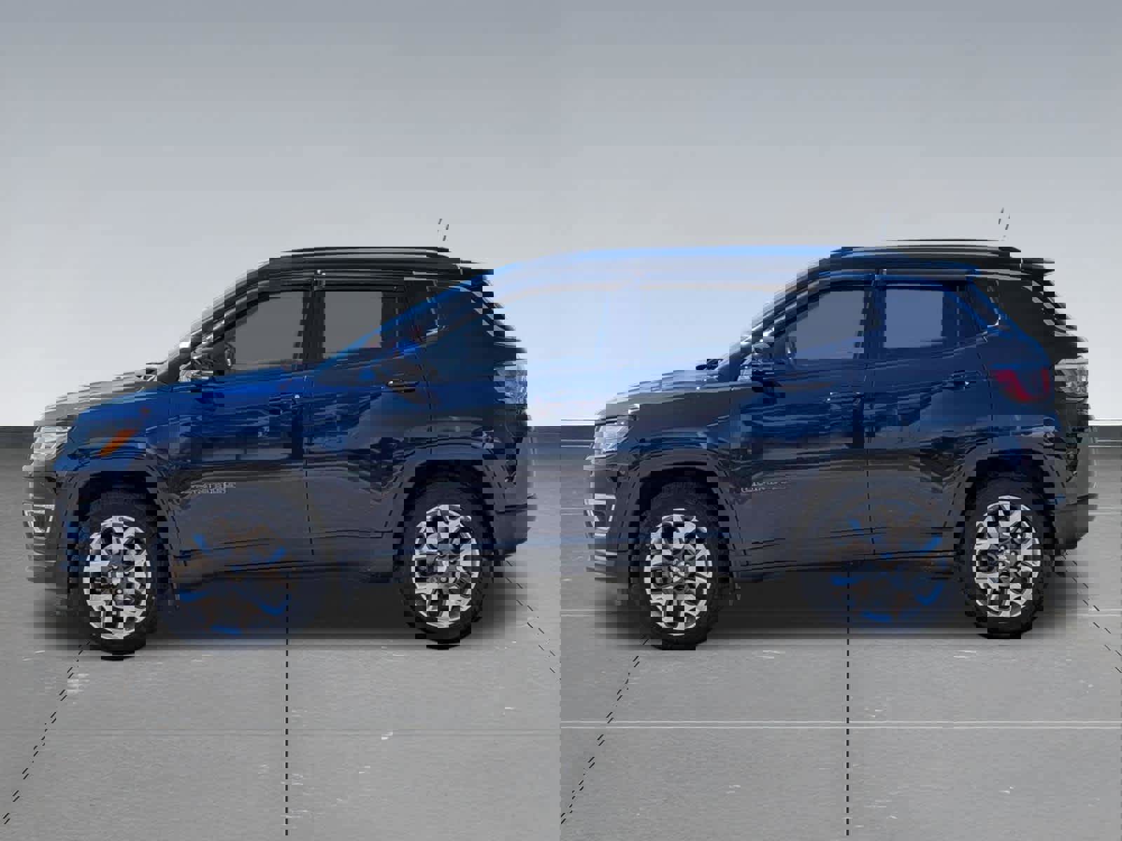 Used 2018 Jeep Compass Limited w/ Navigation Group FWD image 2