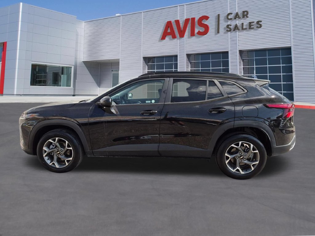 Used 2025 Chevrolet Trax LT w/ LT Convenience Package FWD image 10