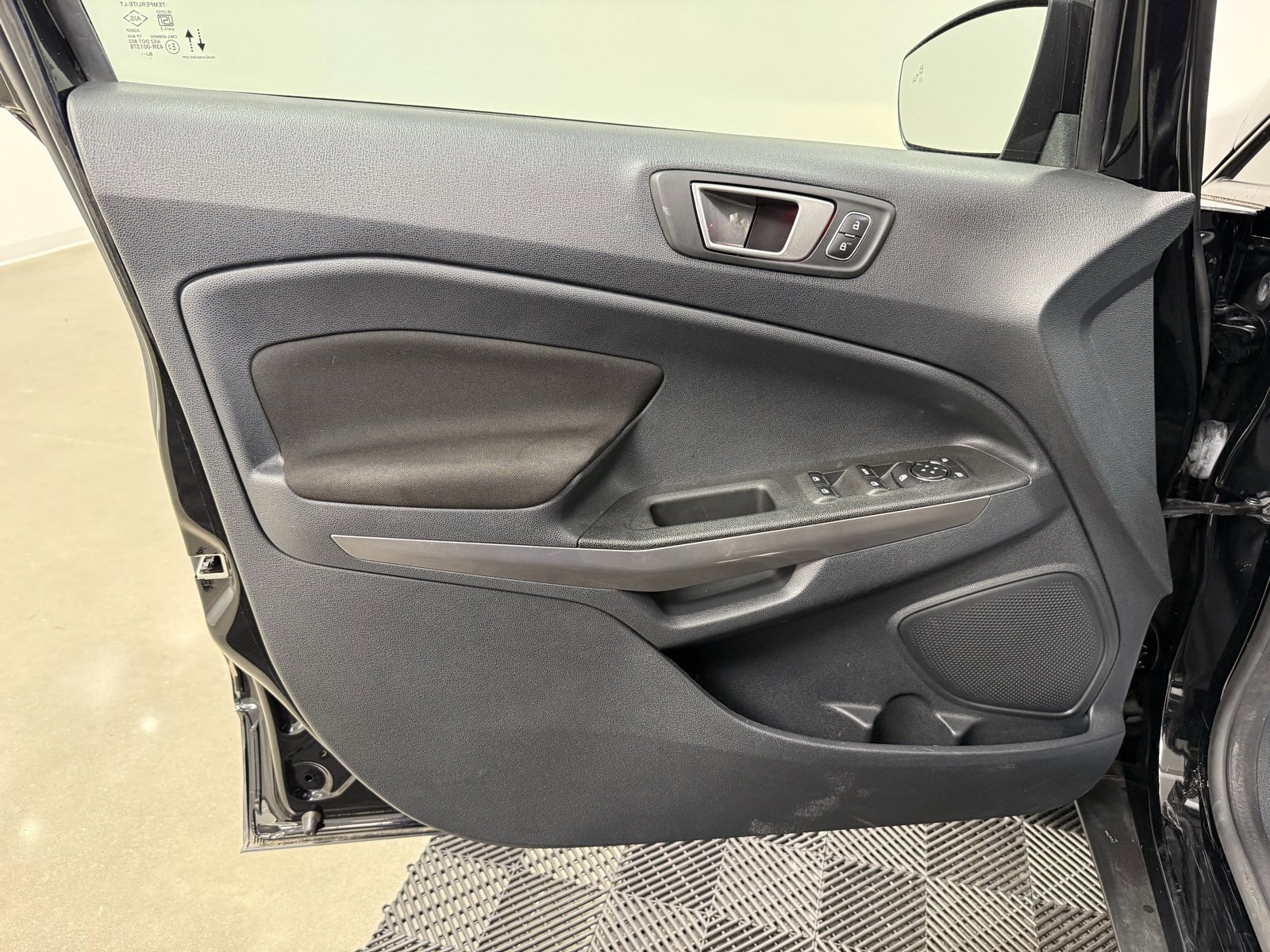 Used 2020 Ford EcoSport SE w/ SE Convenience Package image 12