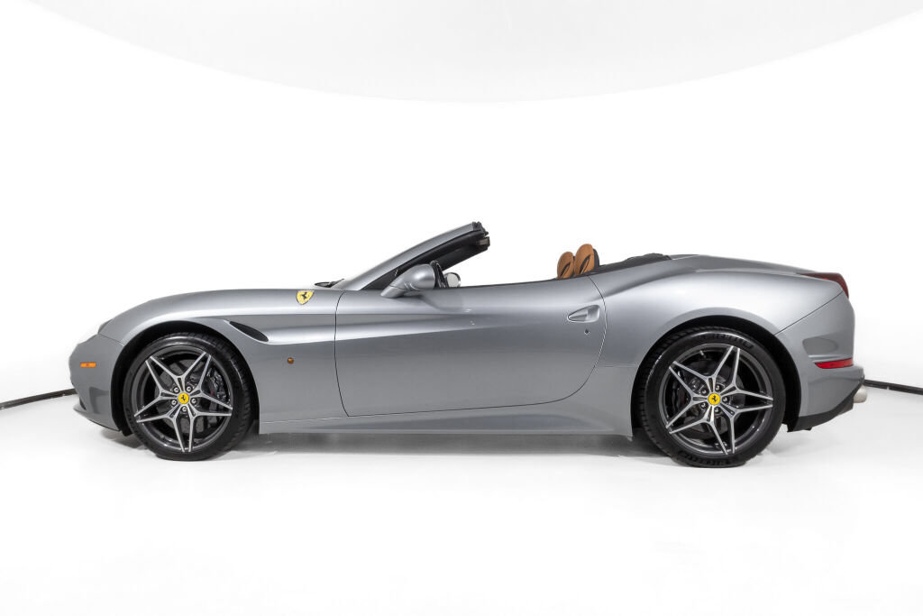 Used 2016 Ferrari California T RWD image 2