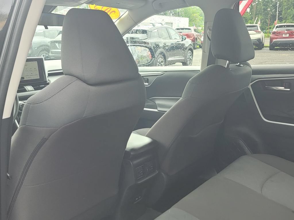 Used 2025 Toyota RAV4 XLE AWD/4WD image 16